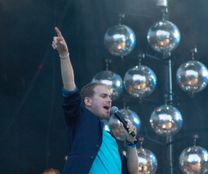 Magnus Carlsson sjunger under Copenhagen Pride 2015